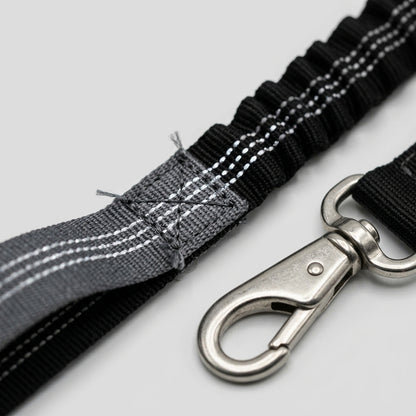 Hands-free bungee dog leash with waist pouch — Bungee and Hardware Detail | Generated by Modelize